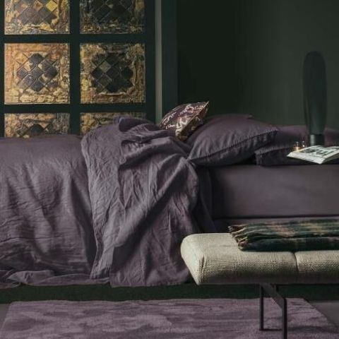 In February, decorate your bed linen with purple