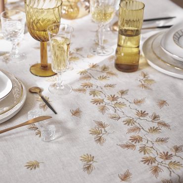 Nappe en lin brodée, Ramage
