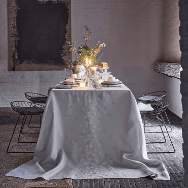 alexandre-turpault-ramage-nappe-argent-ambiance1.png