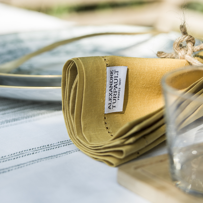 Made-to-measure table linen