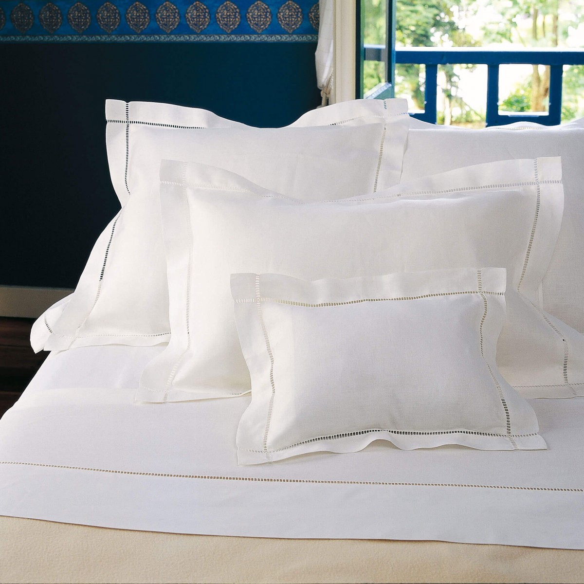 Linen bedding